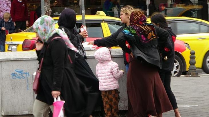 Taksim Meydanı dilencilerle doldu