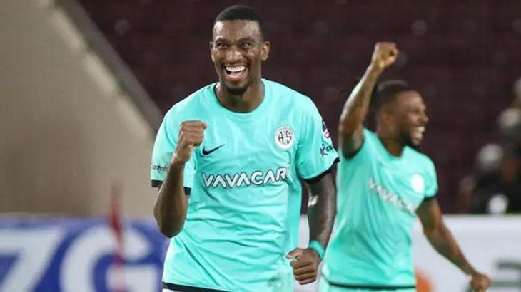 4 kulüp onu istedi Haji Wright Fenerbahçe'ye mesaj gönderdi