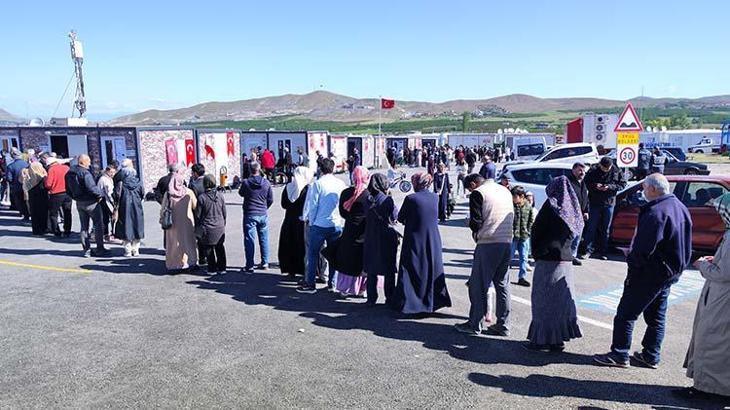 Malatya'da 'depremzede seçmenler' konteynerde oy kullanıyor