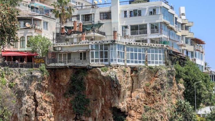 Çatlak falez üzerindeki yapıya 'güçlendirme gerekmiyor' raporu