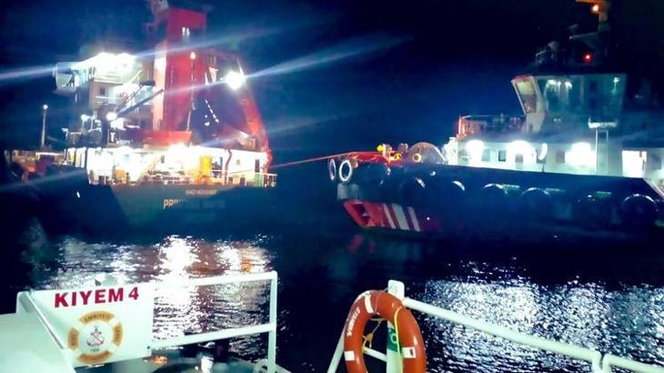 Marmara Adası açıklarında karaya oturan gemi, 3 saatte kurtarıldı