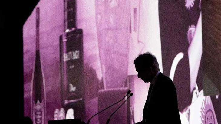 Dünyanın en zengin insanının sırrı! Rakipleri krizdeyken o zirveye yükseldi