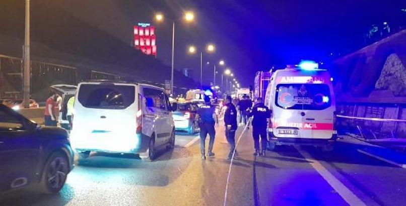 Otomobil belediye işçilerinin arasına daldı, 4 kişi hayatını kaybetti