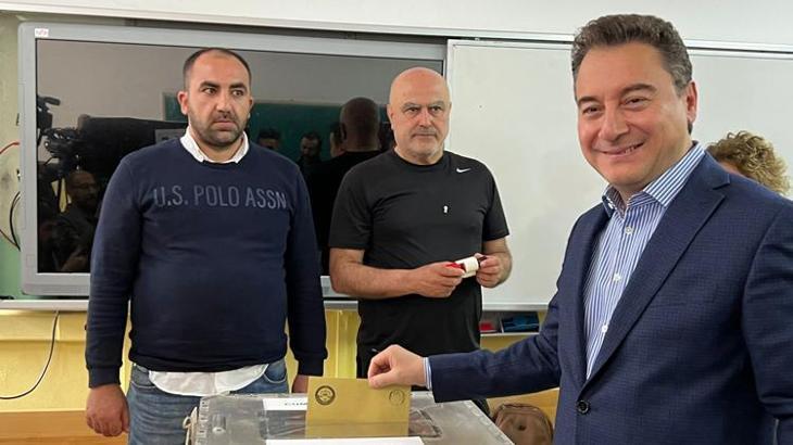 Ali Babacan, oyunu kullandı