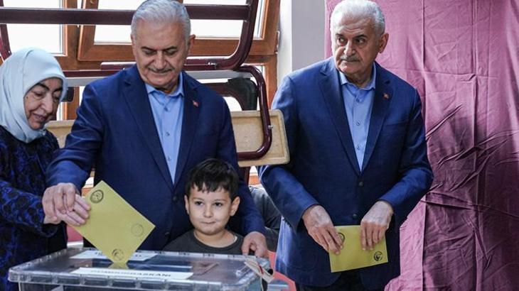 Binali Yıldırım'dan kabinden geç çıkan eşine "karar veremedin mi" esprisi