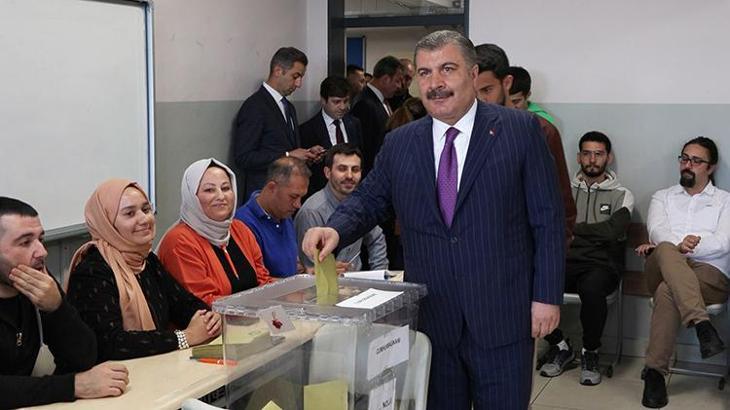 Sağlık Bakanı Koca, oyunu Üsküdar’da kullandı