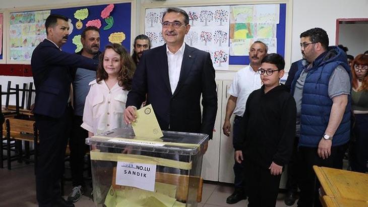 Bakan Dönmez, Eskişehir'de oyunu kullandı