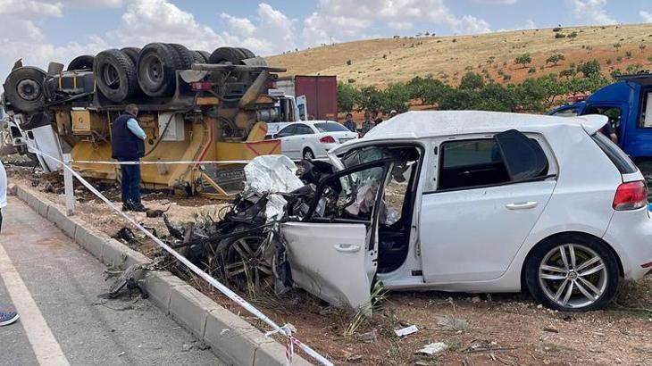 Otomobille kamyon çarpıştı: 1 ölü, 1 yaralı