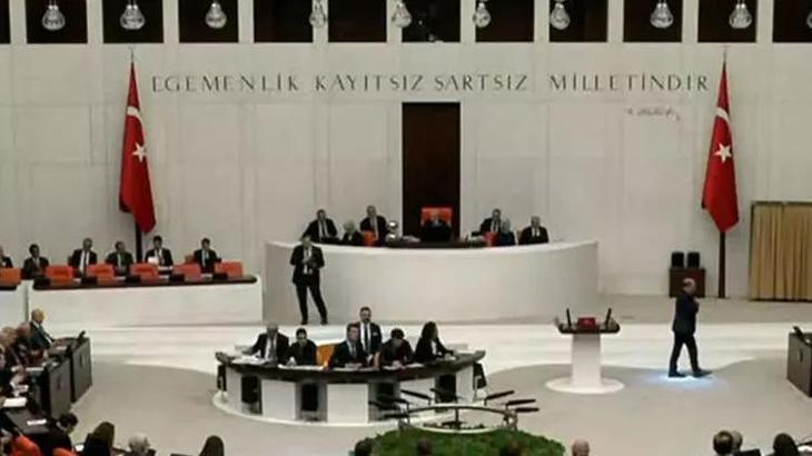 TBMM'de yemin töreni... Yemin etmemiş olan vekiller yemin ediyor