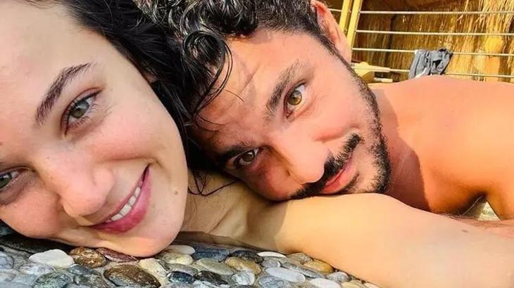 Pınar Deniz'den ilişki açıklaması: Sadece iki insan arasında yaşanması gereken bir şey