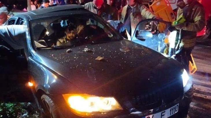 Kadıköy’de kontrolden çıkan araç aydınlatma direğine çarptı: 1 ağır yaralı