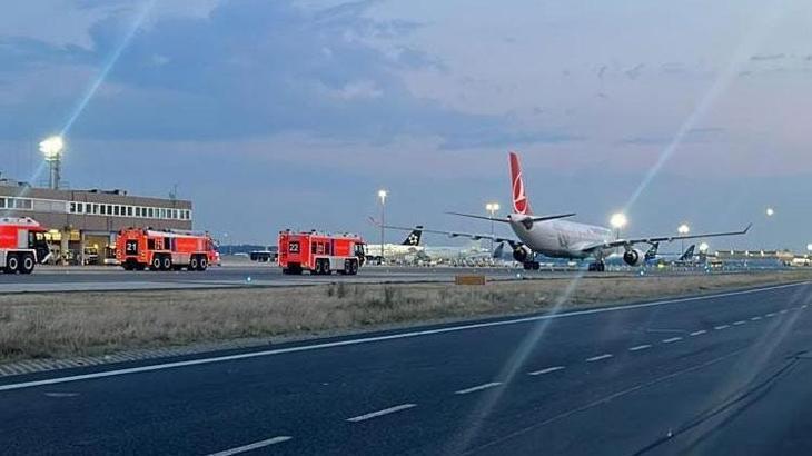 İniş takımları kapanmayan THY uçağı Frankfurt'a geri döndü