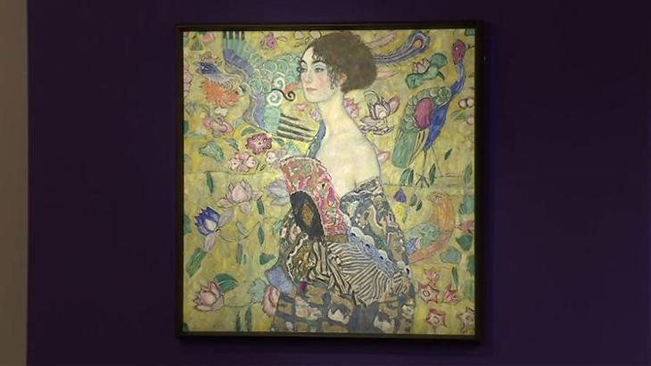 Ressam Klimt’in 'Yelpazeli Kadın' portresi 85 milyon sterline satıldı