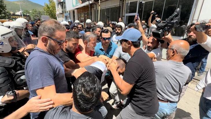 Tunceli’de izinsiz açıklama yapmak isteyen gruba ekipler müdahale etti