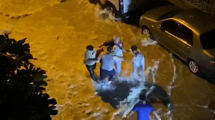 İstanbul'da sel iki can aldı! Birçok ev ve iş yerini su bastı, yollar dereye döndü