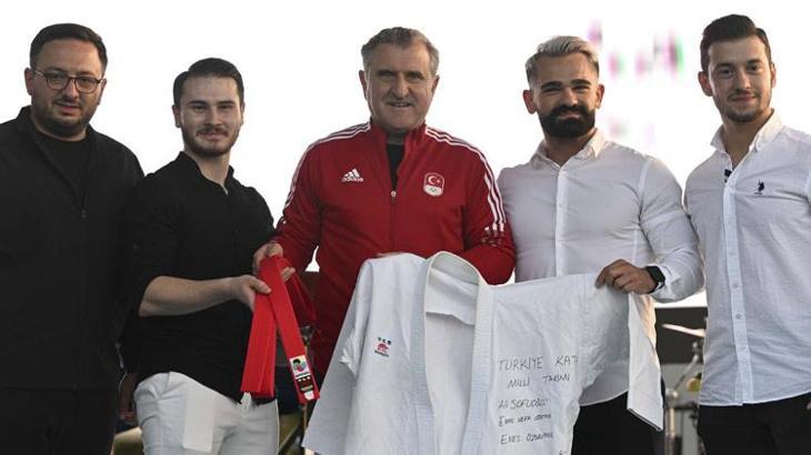 Bakan Bak: Herkesi spora davet ediyoruz