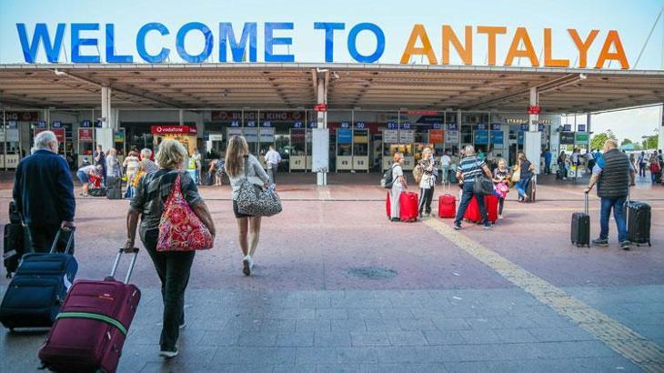 Antalya 8 ayda 10 milyonu aşkın turist ağırladı