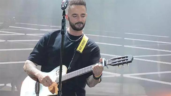 Gökhan Özen hayranları yağmur dinlemedi! Konser alanını hınca hınç doldurdu