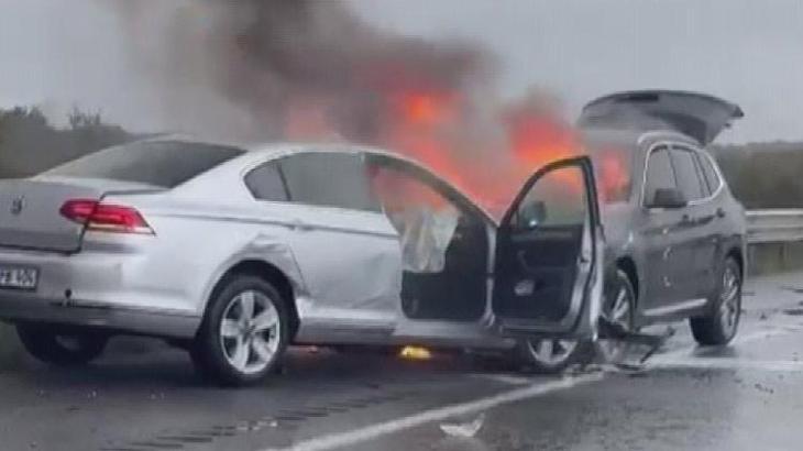Kocaeli'de 5 araç birbirine girdi, 2'si alev aldı: 4 yaralı