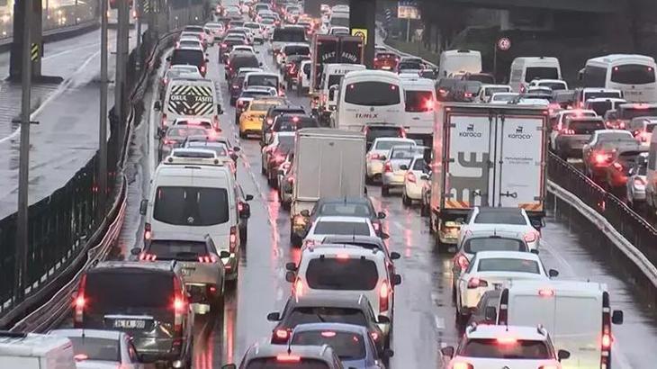 İstanbul'da trafik kilit! Yoğunluk yüzde 90'a dayandı