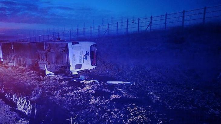 Kırşehir'de yolcu otobüsü yan yattı: 15 yaralı