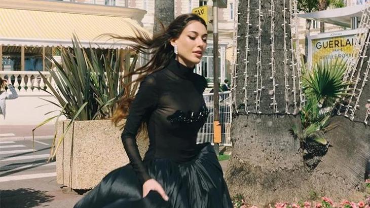 Dilan Çiçek Deniz Victoria's Secret'in konuğu oldu: Pembe halıda yürüyecek