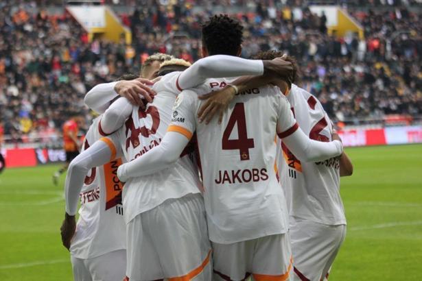 Galatasaray rekorlara doymuyor! Zirvede puan farkı açıldı