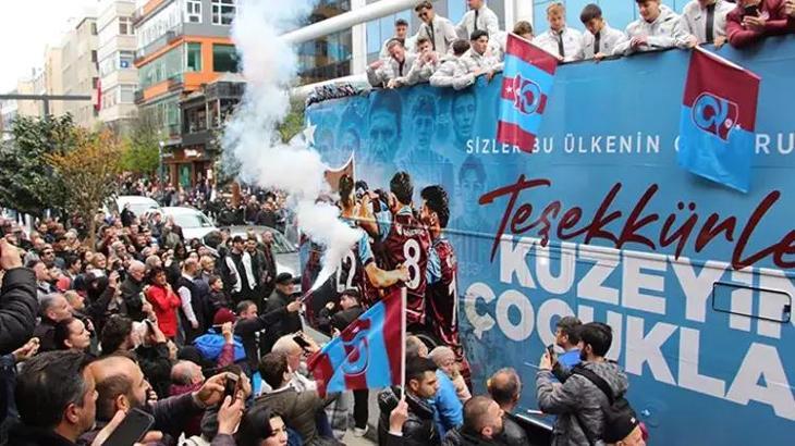 Trabzonspor U19 takımı Avrupa ikinciliğini şehirde kutladı