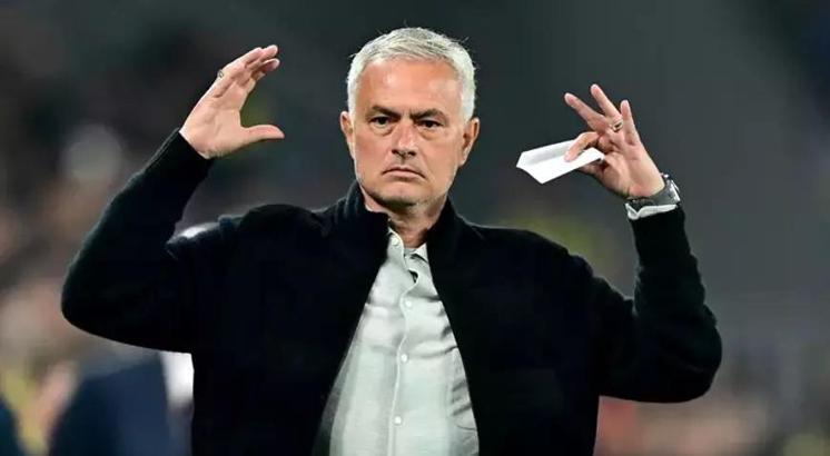 Mourinho muhabirle dalga geçti!