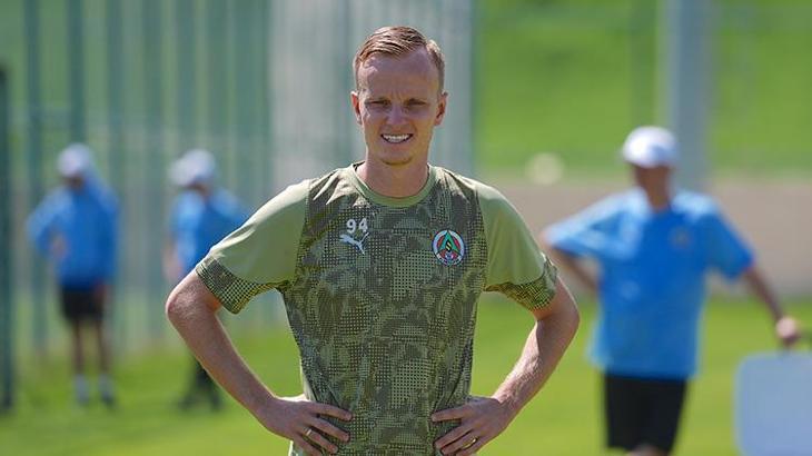 Alanyaspor’un Kosovalı futbolcusu Hadergjonaj yeni sezona sıkı hazırlanıyor