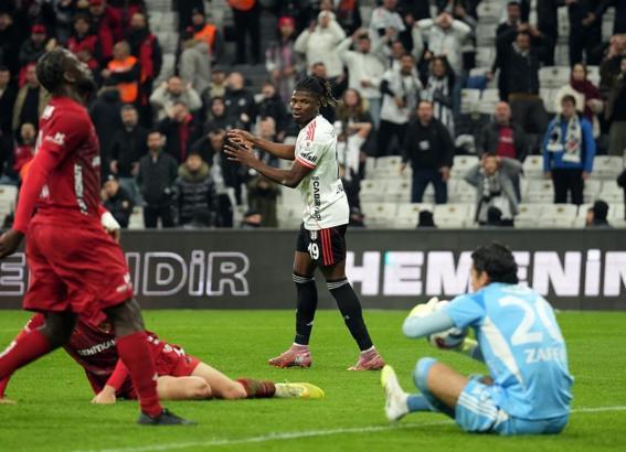 Gaziantep, Beşiktaş'a evinde çelme taktı