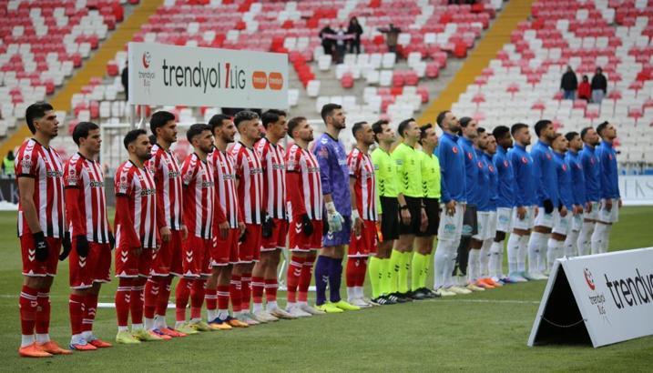 Sivasspor evinde Erzurumspor FK'ya boyun eğdi