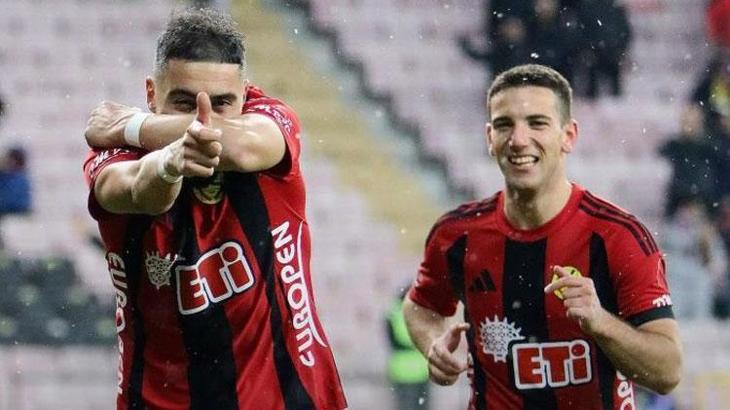 Eskişehirspor-İzmir Çoruhlu maçında Es Es gol oldu yağdı