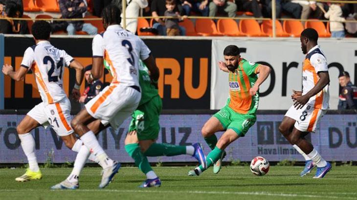 Alanyaspor evinde Başakşehir karşısında kötü başladı kötü bitirdi: 1-2