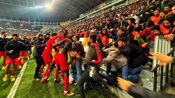 Vanspor'da Erol Temel Amedspor'a sitem etti: Bana dönüp hareketler yaptı