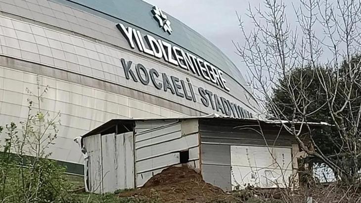 Kocaelispor, ahırın yanına stadyum yaptı! Arsa sahibi kulüpten milyonları istedi