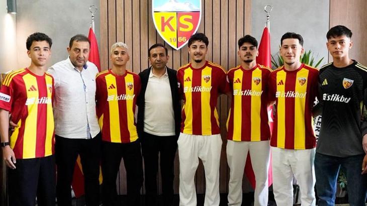 Kayserispor transfer çılgınlığı! 6 futbolcu birden imza attı