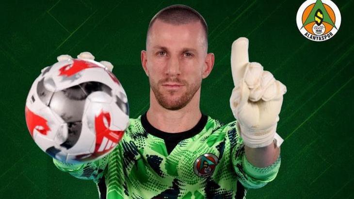 Alanyaspor'da Brezilyalı kaleci Paulo Victor'un sözleşmesi 1 yıl uzatıldı