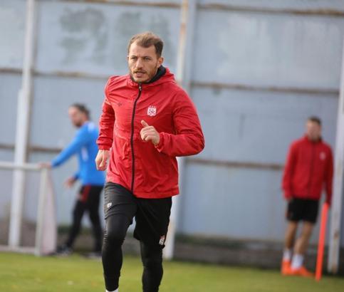 Sivasspor'da eski futbolcusunu yeniden transfer etti