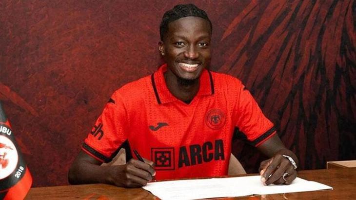 Çorum FK orta saha transferini bitirdi! Fildişili oyuncu 3+1 yıllık sözleşme imzaladı