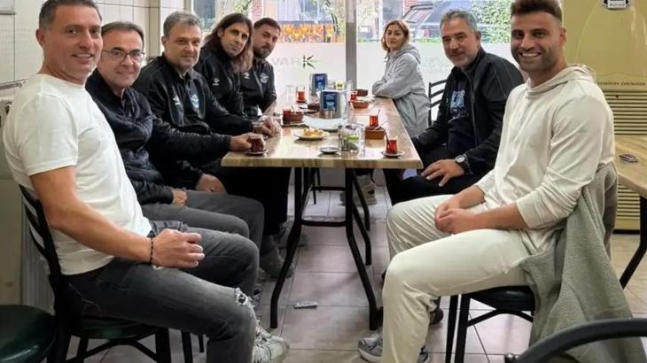Konyasporlu Deniz Türüç'ten Adana Demirspor'a jest