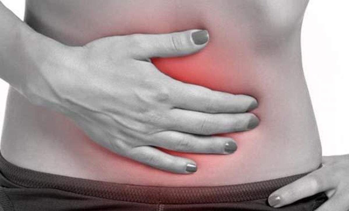 Сестринский процесс при заболевании прямой кишки презентация. Туберкулёз матки симптомы. Болит низ спины у мужчин. Болит спина. Боли в животе кишечнике внизу живота.