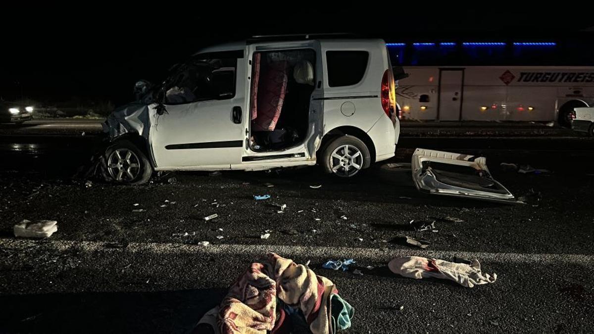 Şanlıurfa'da korkunç kaza 3 ölü 8 yaralı