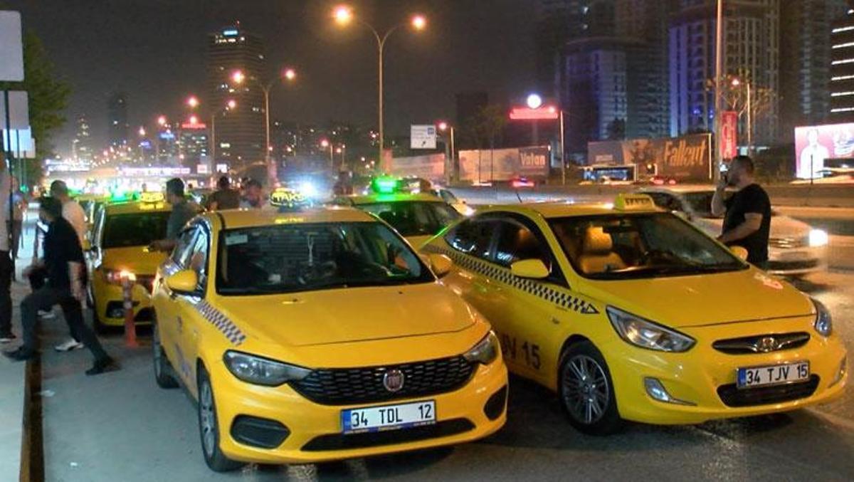 Taksiciler Kadıköy'de toplandı öldürülen meslektaşları için konvoy yaptı
