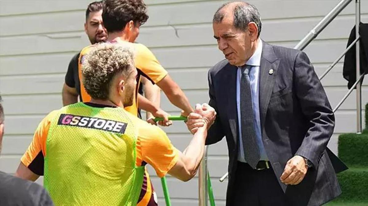 Galatasaray'da neşeli antrenman Başkan Dursun Özbek'ten ziyaret