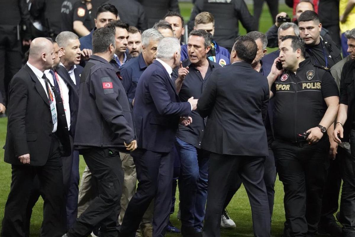 Olaylı derbinin faturası ağır oldu Fenerbahçe'ye ceza yağdı