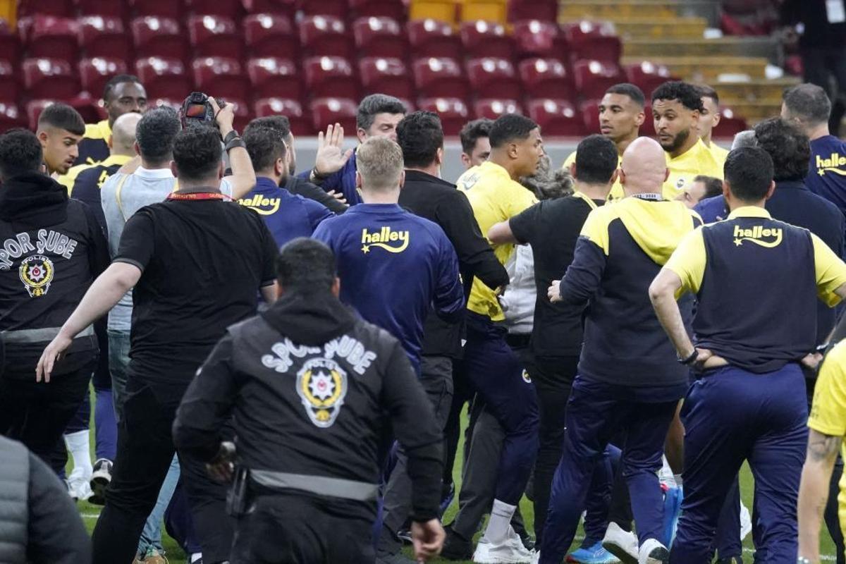 Galatasaray-Fenerbahçe derbisi sonrası ifade veren 3 isim hakkında karar