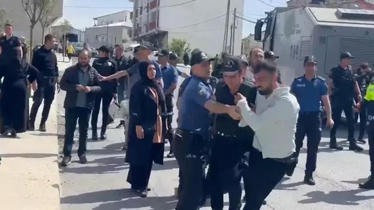 Arnavutköy'de yıkım gerginliği Polis müdahale etti