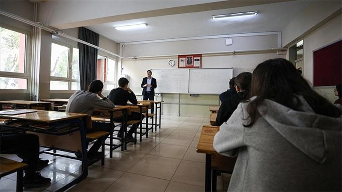 MEB'den Kritik Açıklama: 15 Bin Sözleşmeli Öğretmen Alımında Bugün Son Gün!