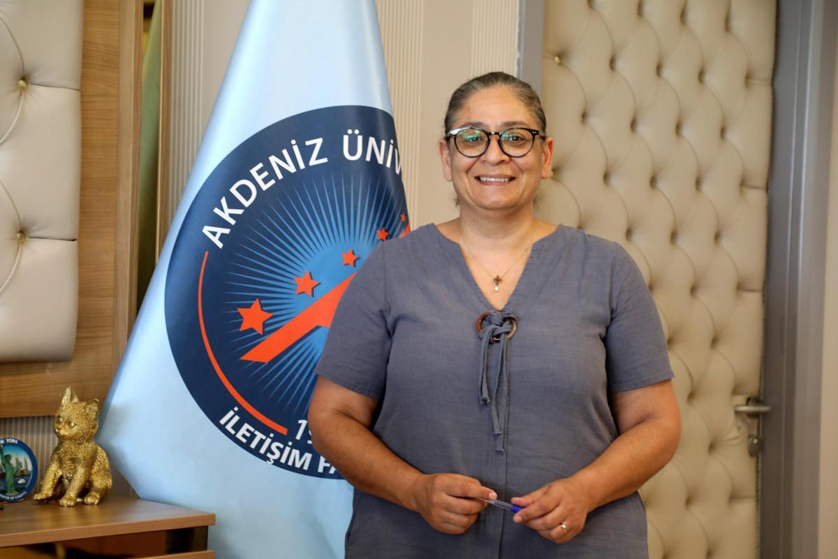 Sosyal Medya Ünlüleri Bizi Nasıl Harcamaya İtiraz Ettiriyor? Uzman Uyarısı!